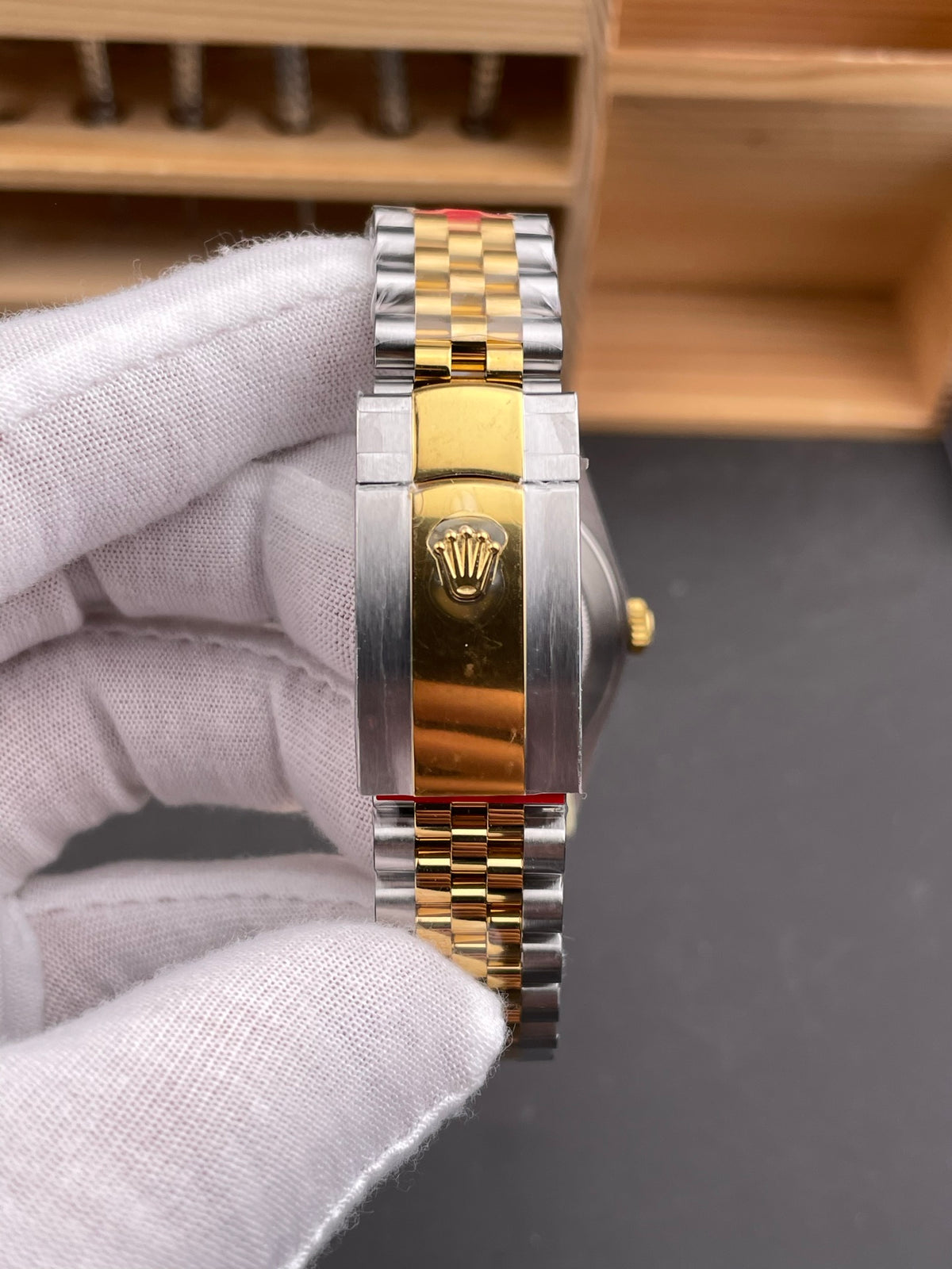 Rolex Datejust 41 — Yellow Rolesor & Golden Motif Dial