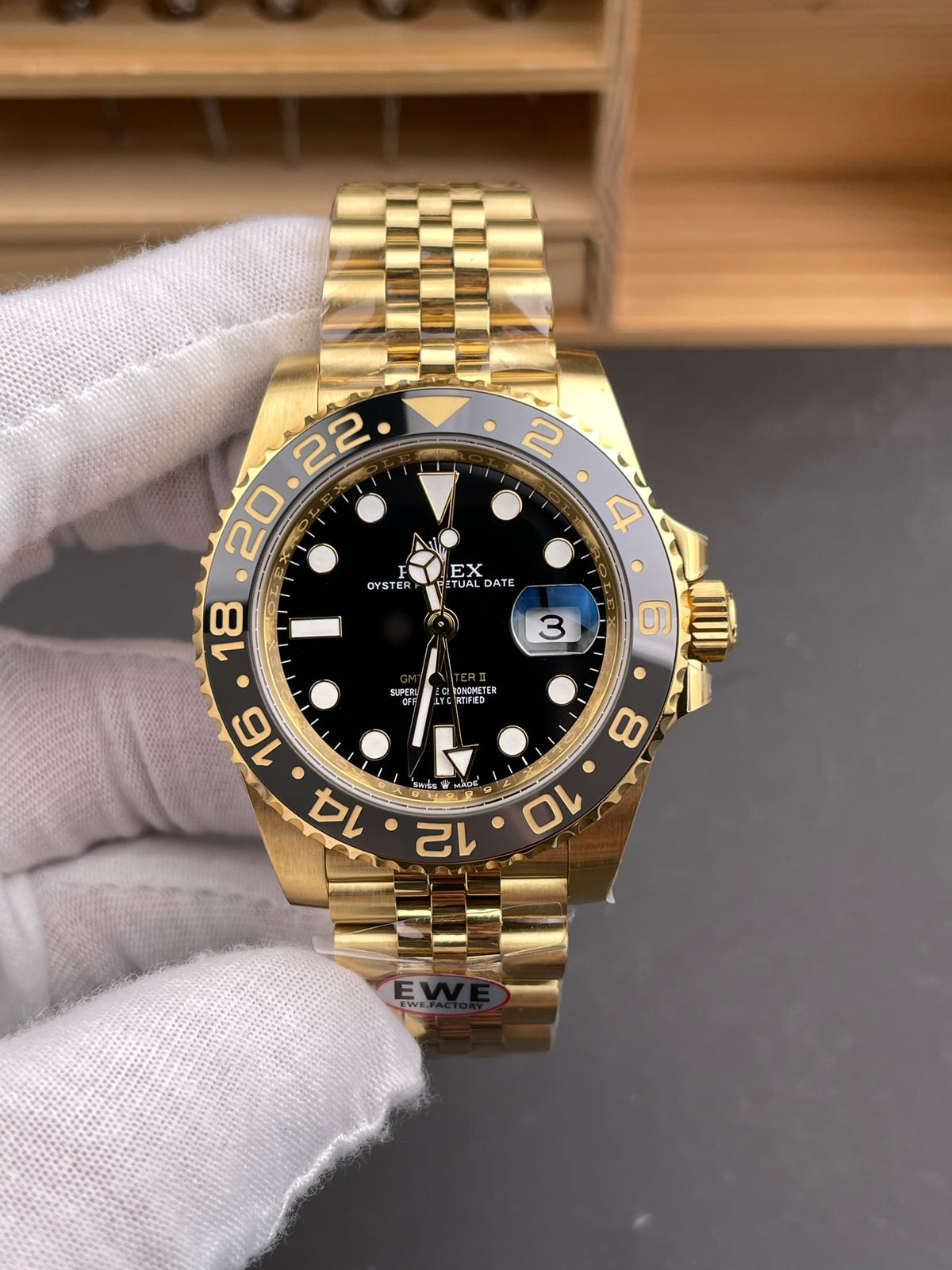 Rolex GMT-Master II — 18 ct Yellow Gold, Black Dial