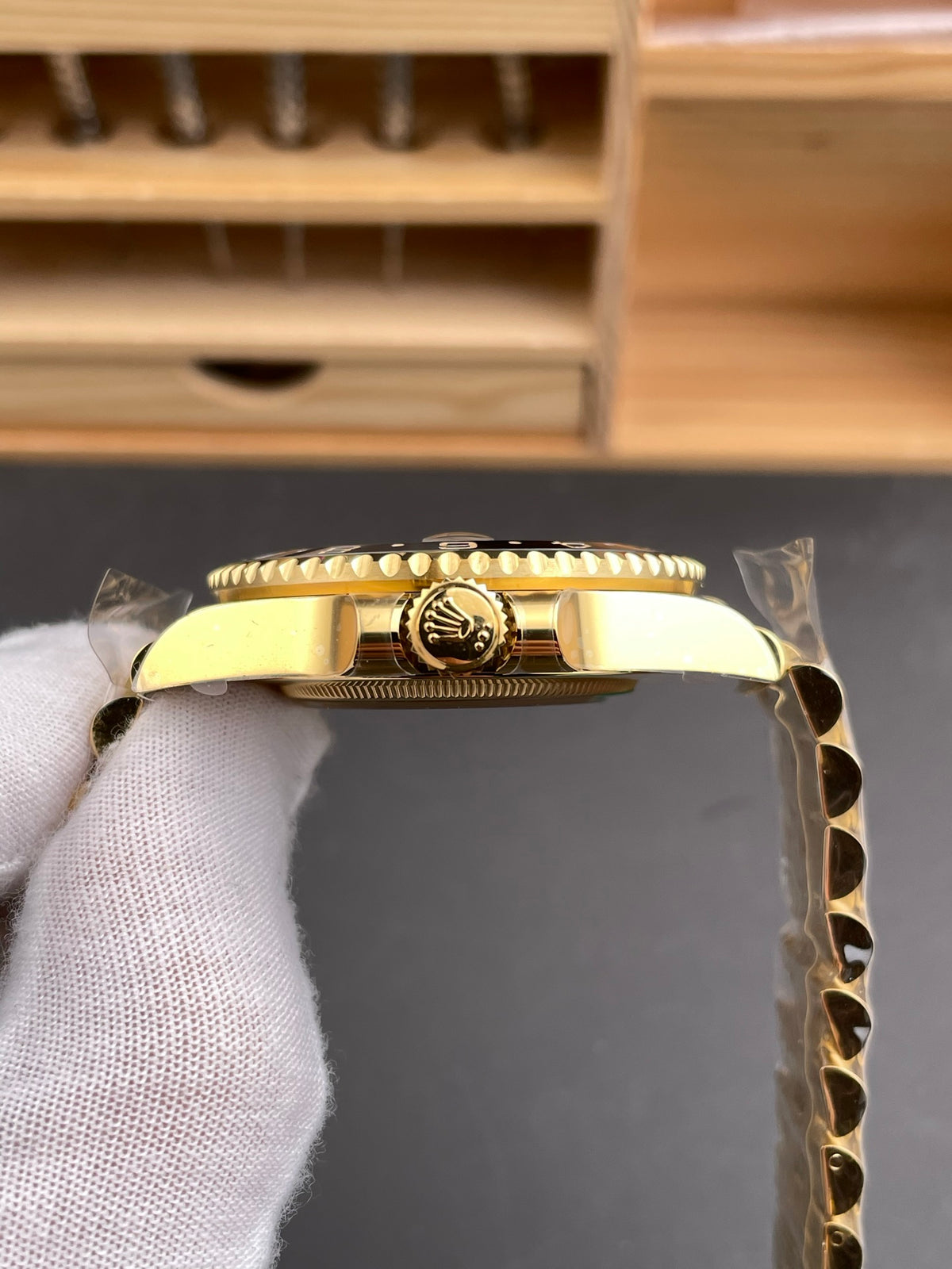 Rolex GMT-Master II — 18 ct Yellow Gold, Black Dial