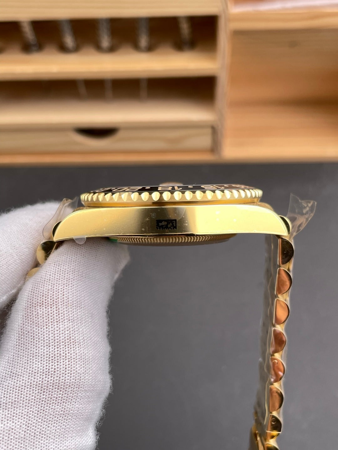 Rolex GMT-Master II — 18 ct Yellow Gold, Black Dial