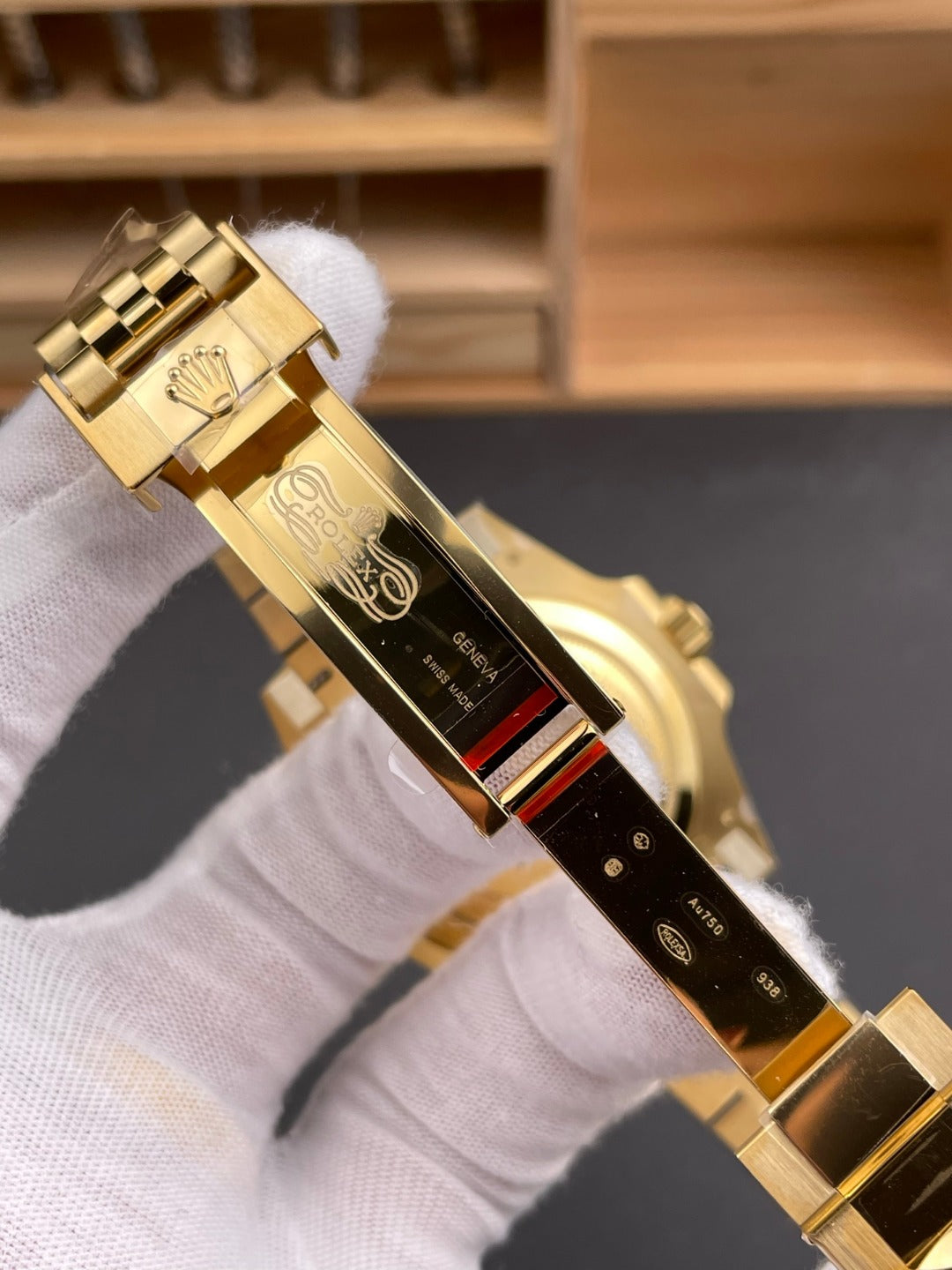 Rolex GMT-Master II — 18 ct Yellow Gold, Black Dial