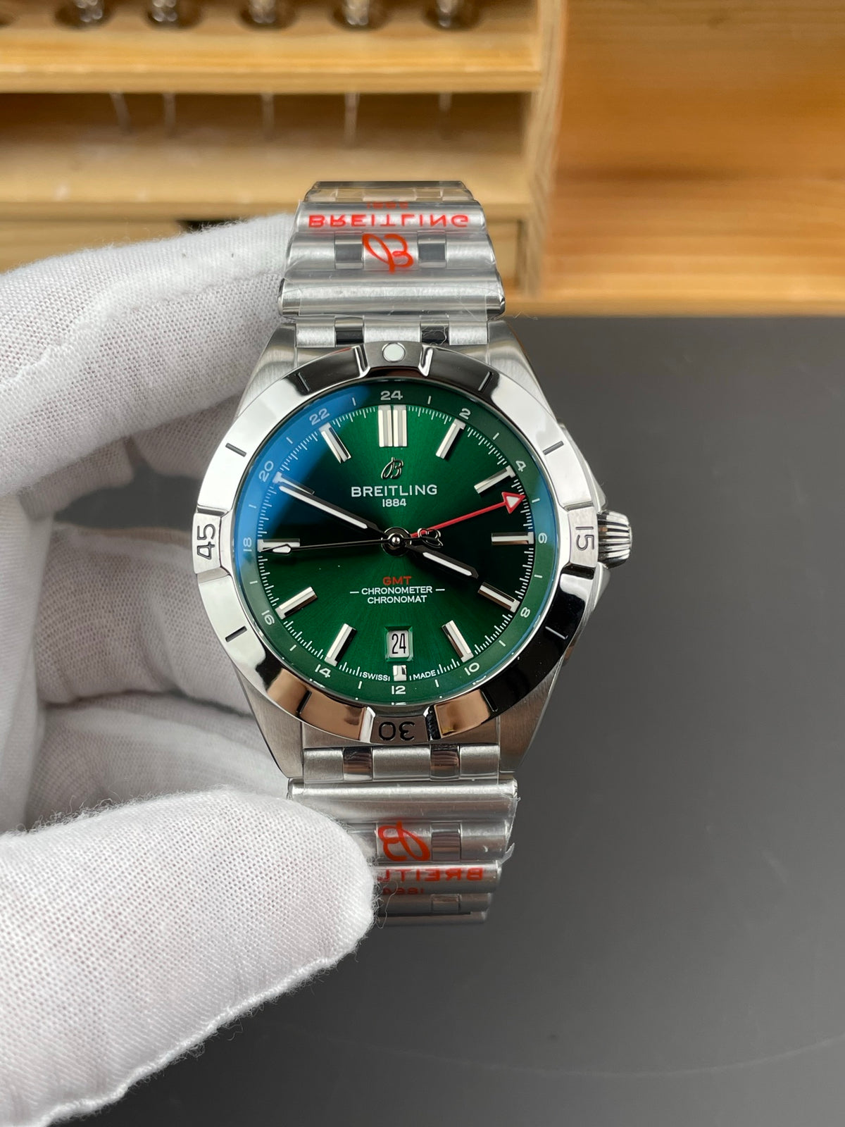 Breitling Chronomat Automatic GMT 40 – Green Dial